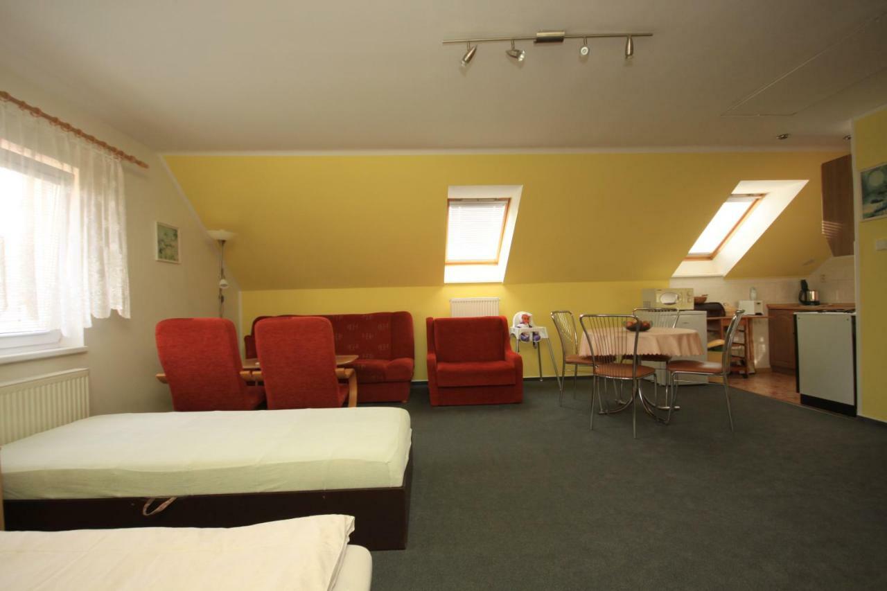 Apartman Pod Cernou Horou Rožnov pod Radhoštěm Dış mekan fotoğraf
