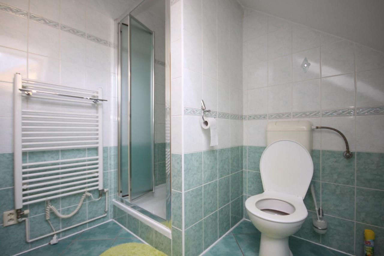 Apartman Pod Cernou Horou Daire Rožnov pod Radhoštěm Dış mekan fotoğraf