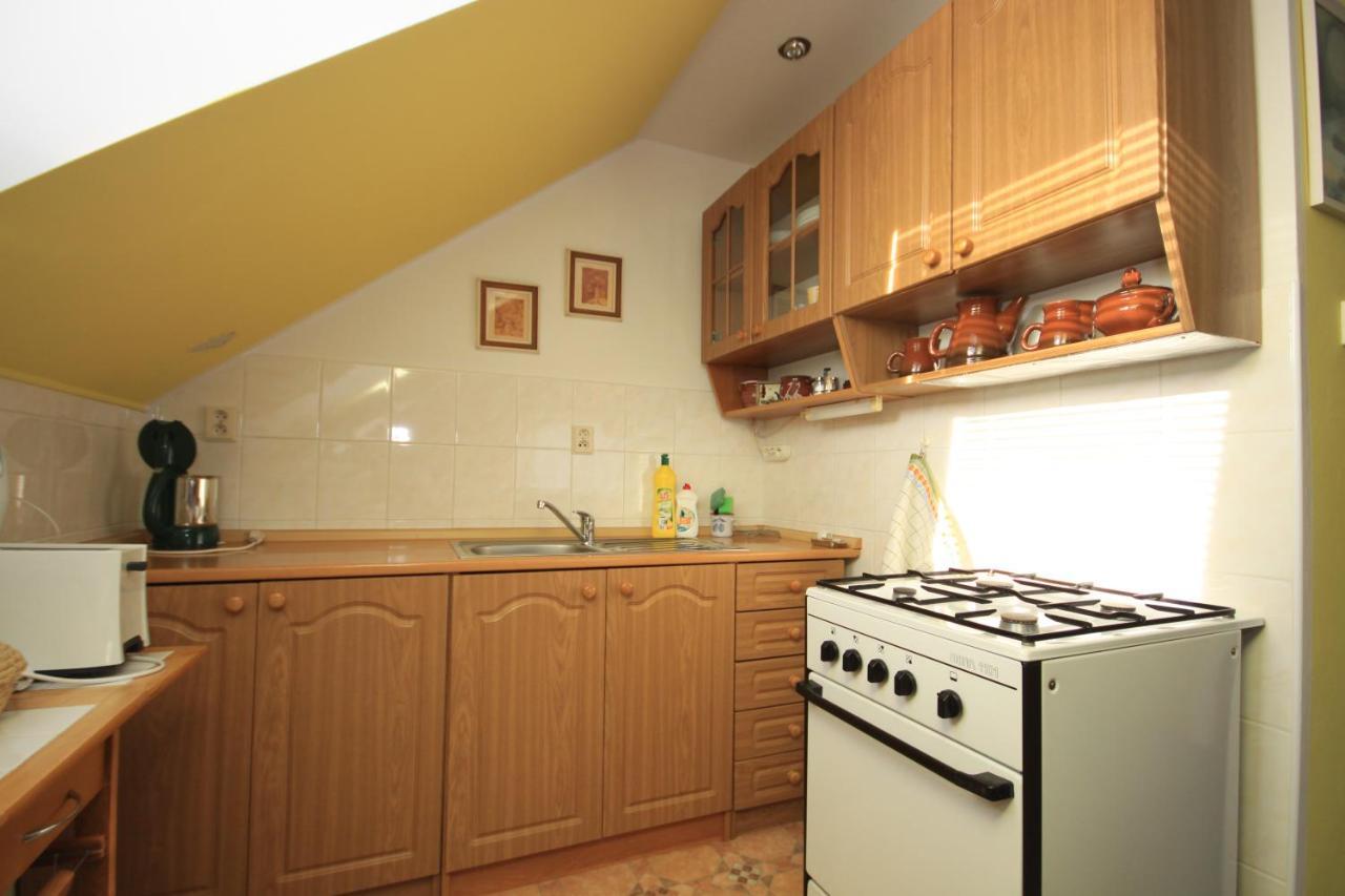 Apartman Pod Cernou Horou Daire Rožnov pod Radhoštěm Dış mekan fotoğraf